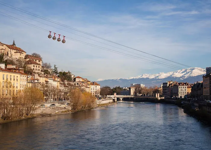 Gloria Гренобль